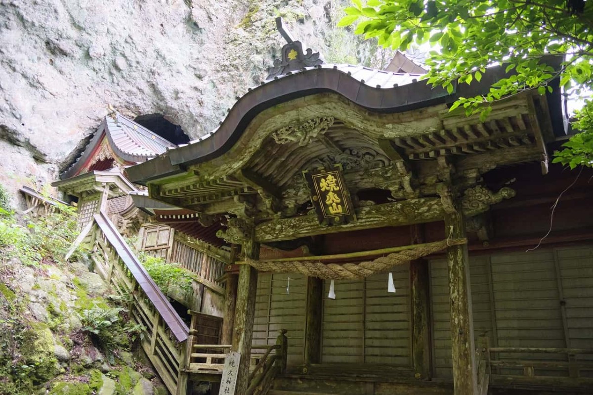 島根県隠岐諸島のひとつ・西ノ島の観光名所「たくひじんじゃ」