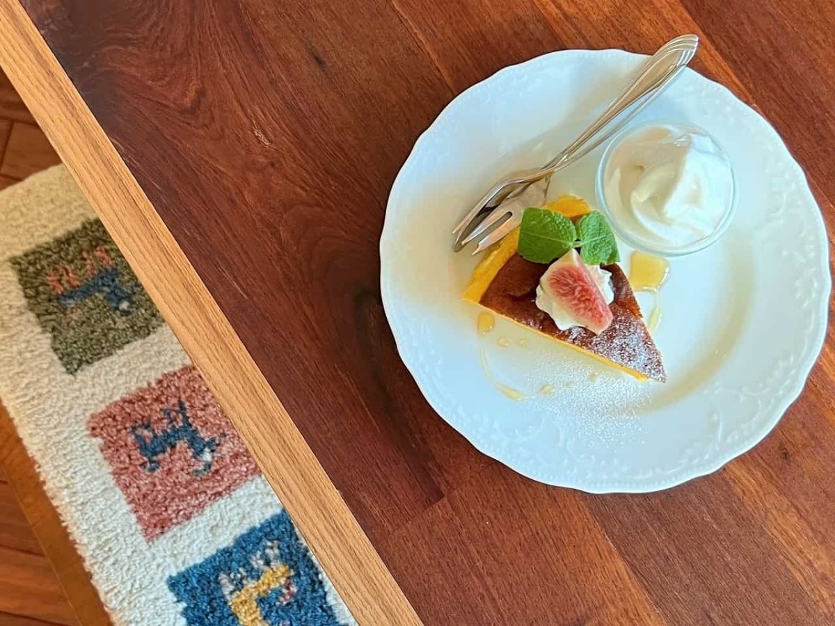 島根県安来市にある『カフェドーフィン』で味わえるいちじくケーキ