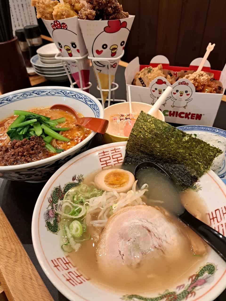 島根県松江市にある「チョアチキン大庭かもす店」のラーメンとチキン