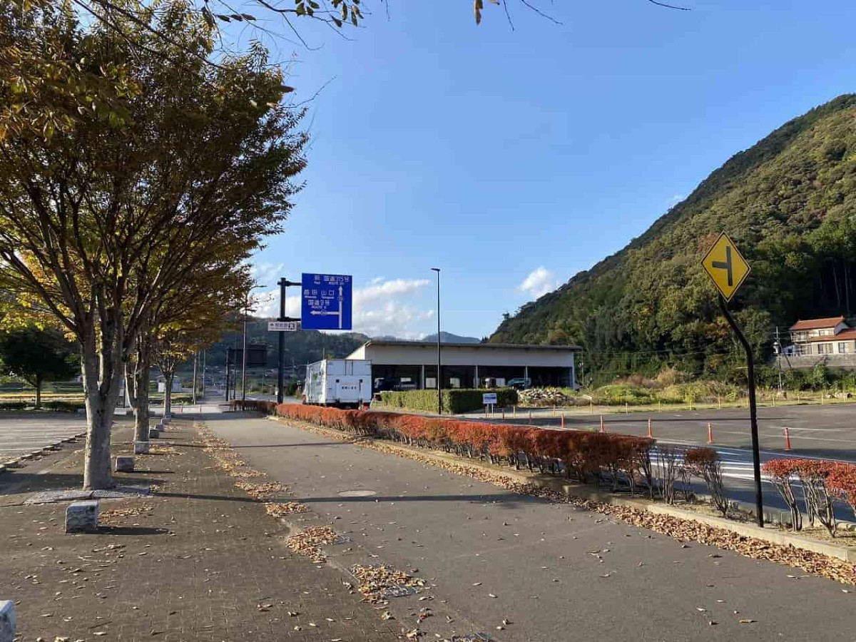 島根県鹿足郡津和野町にある『道の駅 津和野温泉 なごみの里』の様子