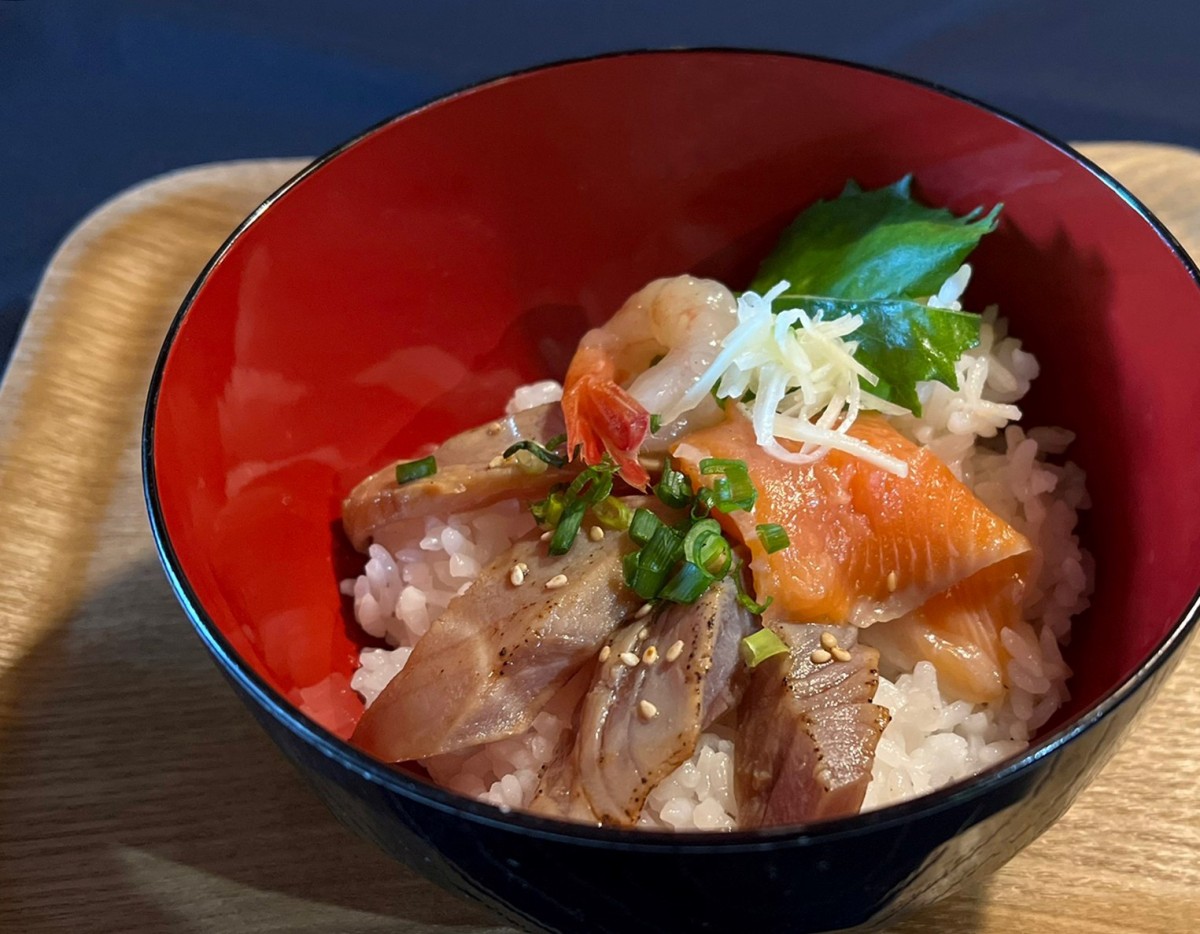 鳥取県境港市にある「喫茶クロ」の海鮮丼