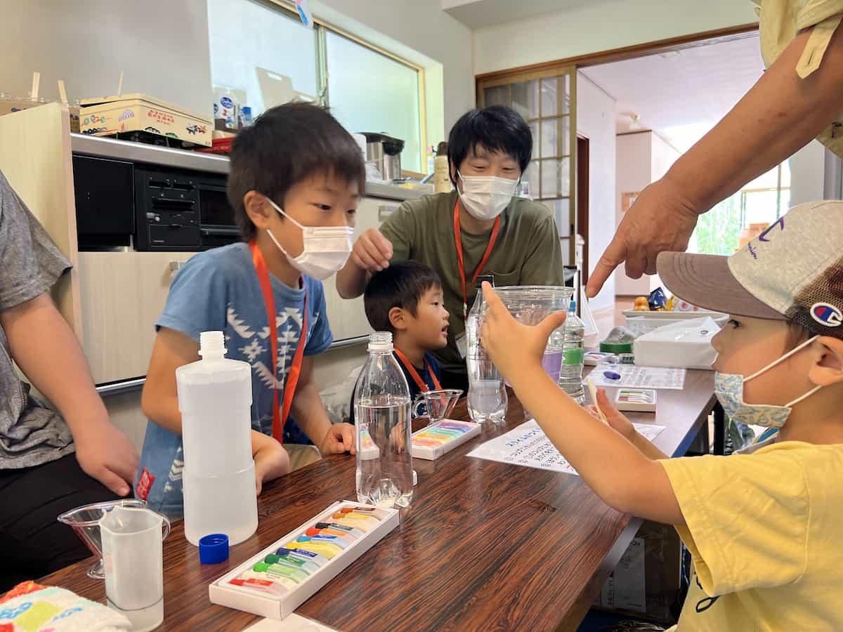 島根県出雲市の伊野地区で開催されたイベント「第1回こどもマーケット」の様子