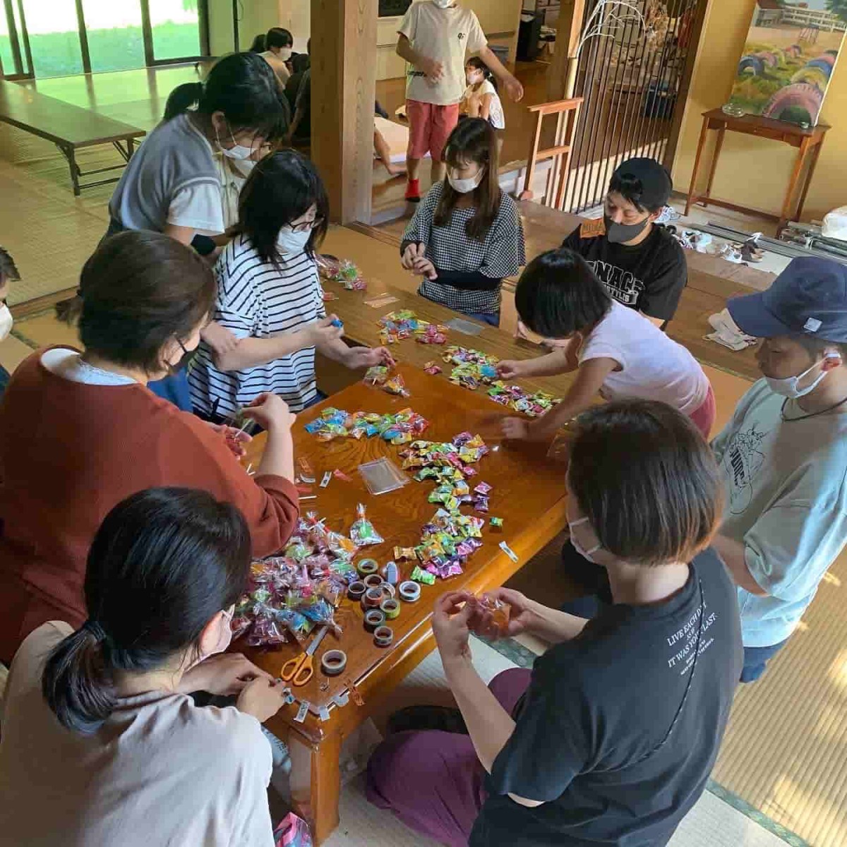 島根県出雲市の伊野地区で開催されたイベント「第1回こどもマーケット」の様子