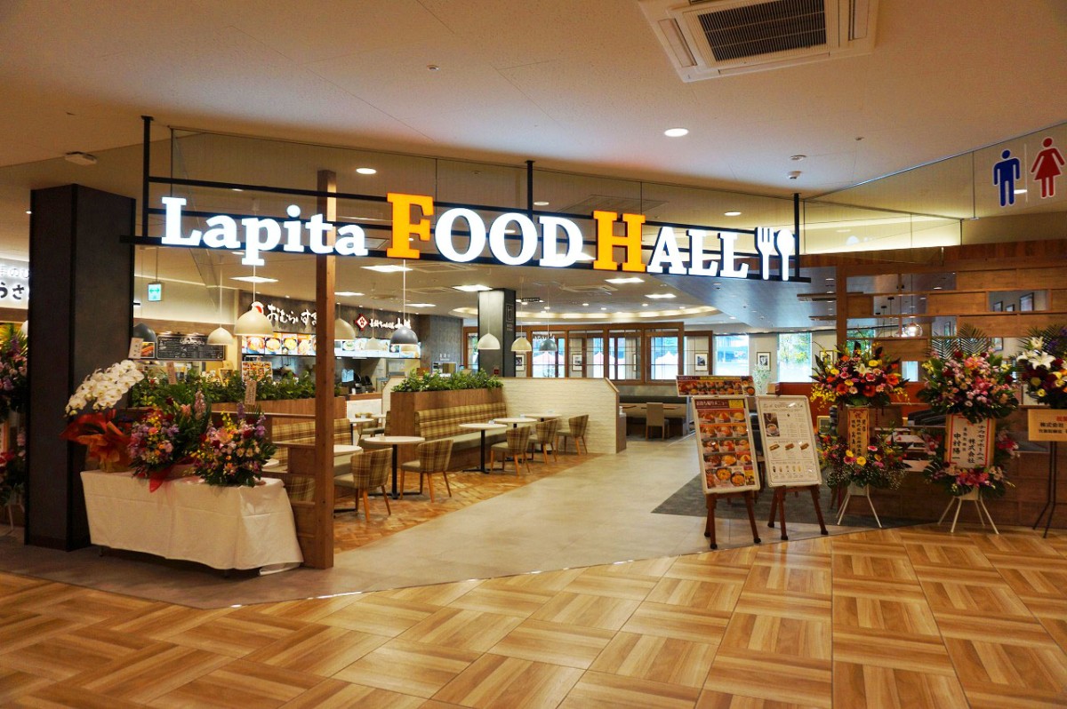 島根県出雲市の『出雲ラピタ本店』のフードコート『Lapita Hood Hall』の外観