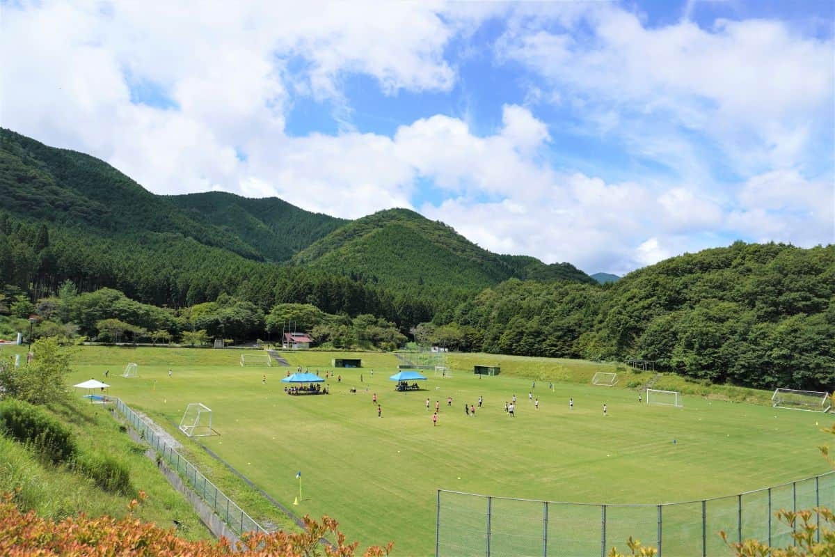 岡山県新見市の名物温泉『グリーンミュージアム神郷温泉』の芝生広場