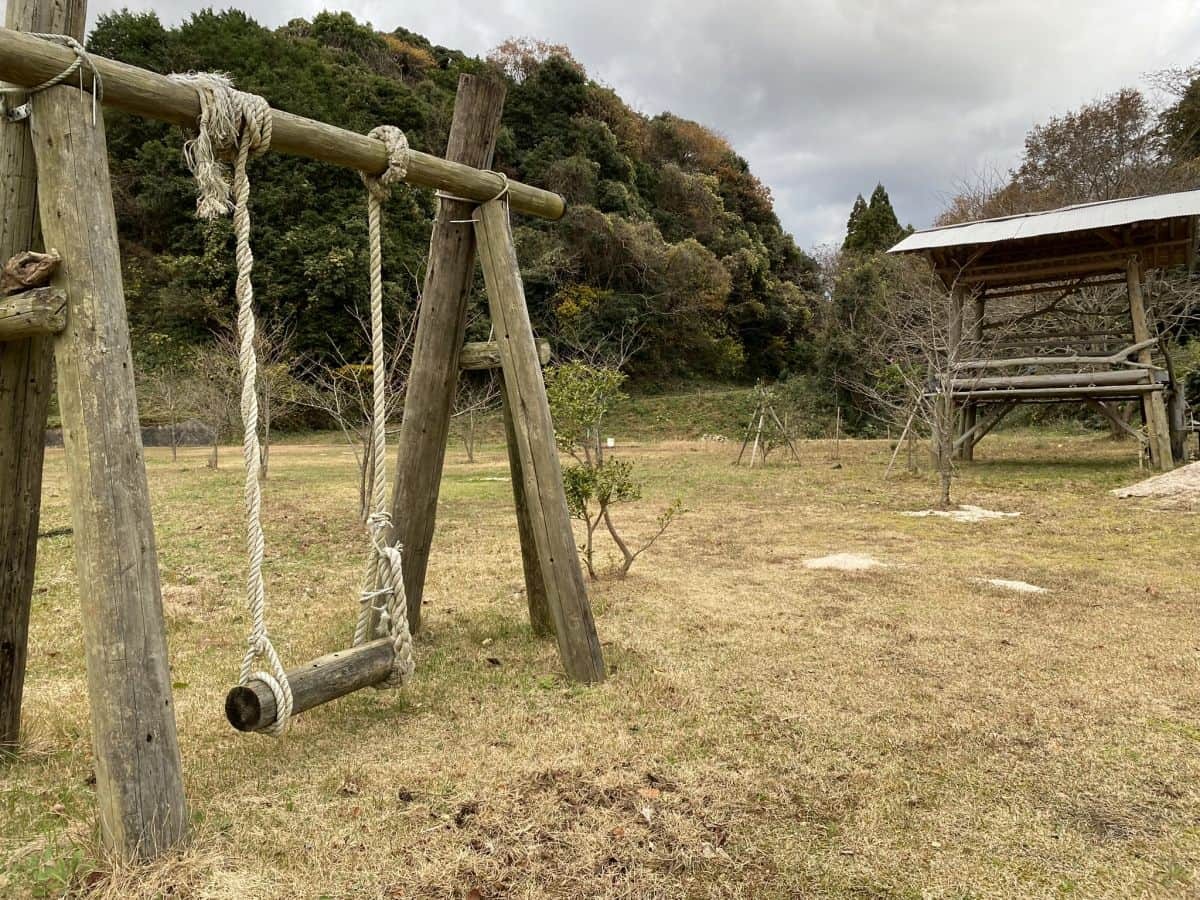 島根県大田市大屋町の「浄宗寺」内にあるブランコ