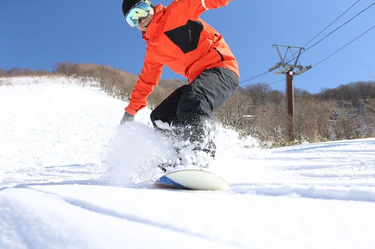 鳥取県江府町のリゾートホテル『休暇村奥大山』内にある『鏡ヶ成スキー場』のゲレンデ