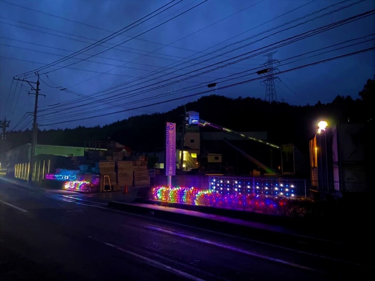 島根県松江市にある「朝日生コンクリート工業」のイルミネーション