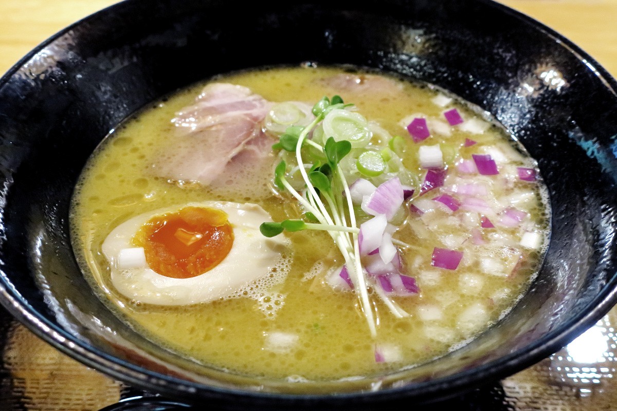 島根県雲南市加茂町の居酒屋『多納屋』の新ラーメン「にぼパイ」