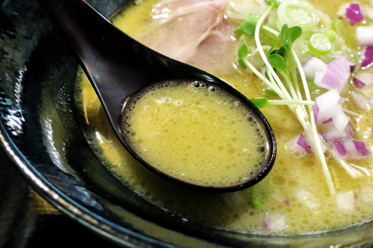 島根県雲南市加茂町の居酒屋『多納屋』の新ラーメン「にぼパイ」