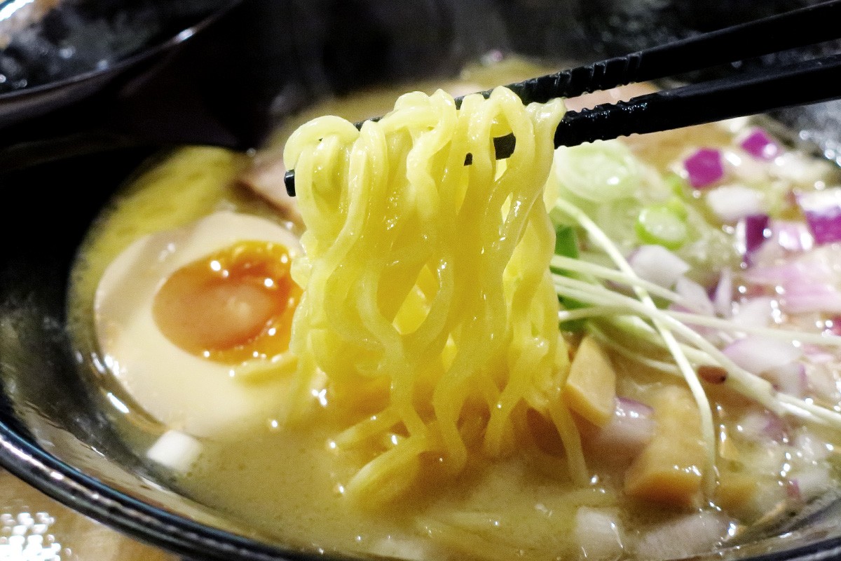 島根県雲南市加茂町の居酒屋『多納屋』の新ラーメン「にぼパイ」