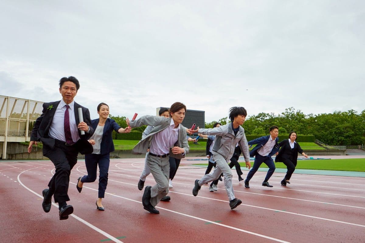 就活応援雑誌「鳥取・島根のリーディング企業2023」に掲載されている写真