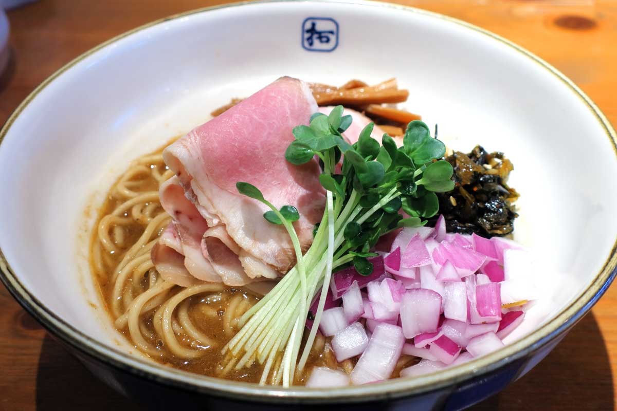 島根県松江市学園の人気ラーメン店『麺や拓 松江店』の限定メニュー「味噌まぜめん」