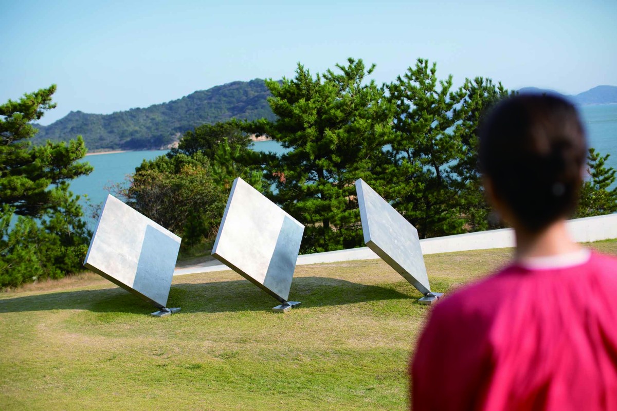 香川県直島町にある屋外アート作品「三枚の正方形」