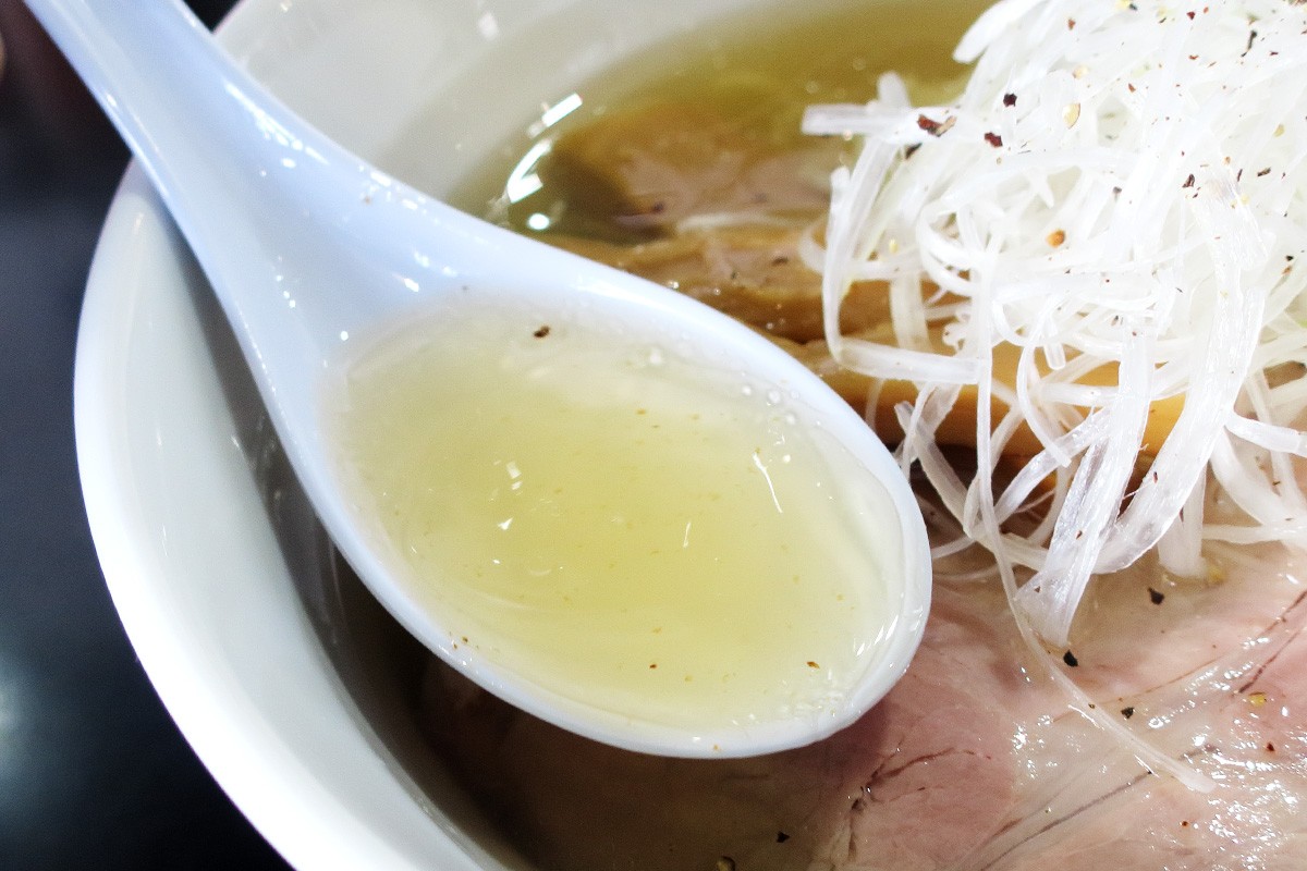 鳥取県倉吉市にあるラーメン店『拉麺やまねこ』の牛骨ラーメン