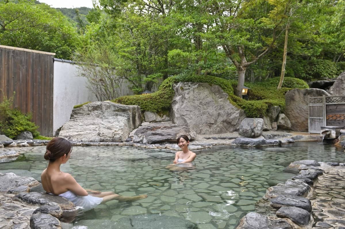 鳥取県の人気温泉地・三朝温泉の温泉宿『三朝館』の貸切風呂