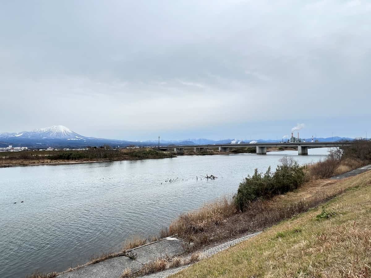 日吉津村の堤防から見た大山の景色