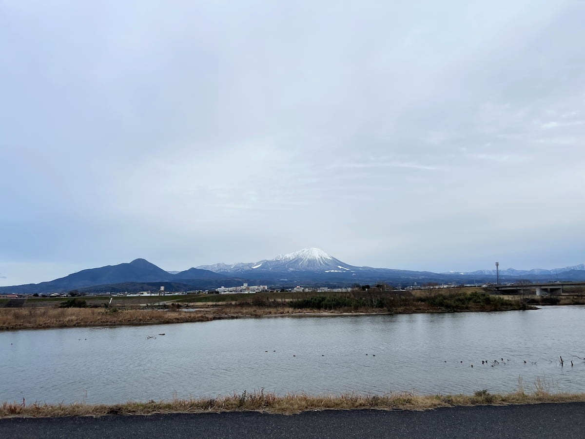 日吉津村の堤防から見た大山の景色