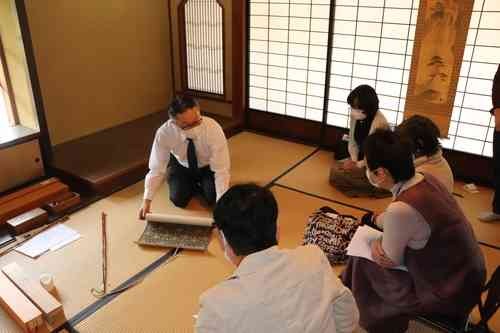 島根県出雲市のイベント「掛軸の取り扱い方教室」の過去開催時の様子