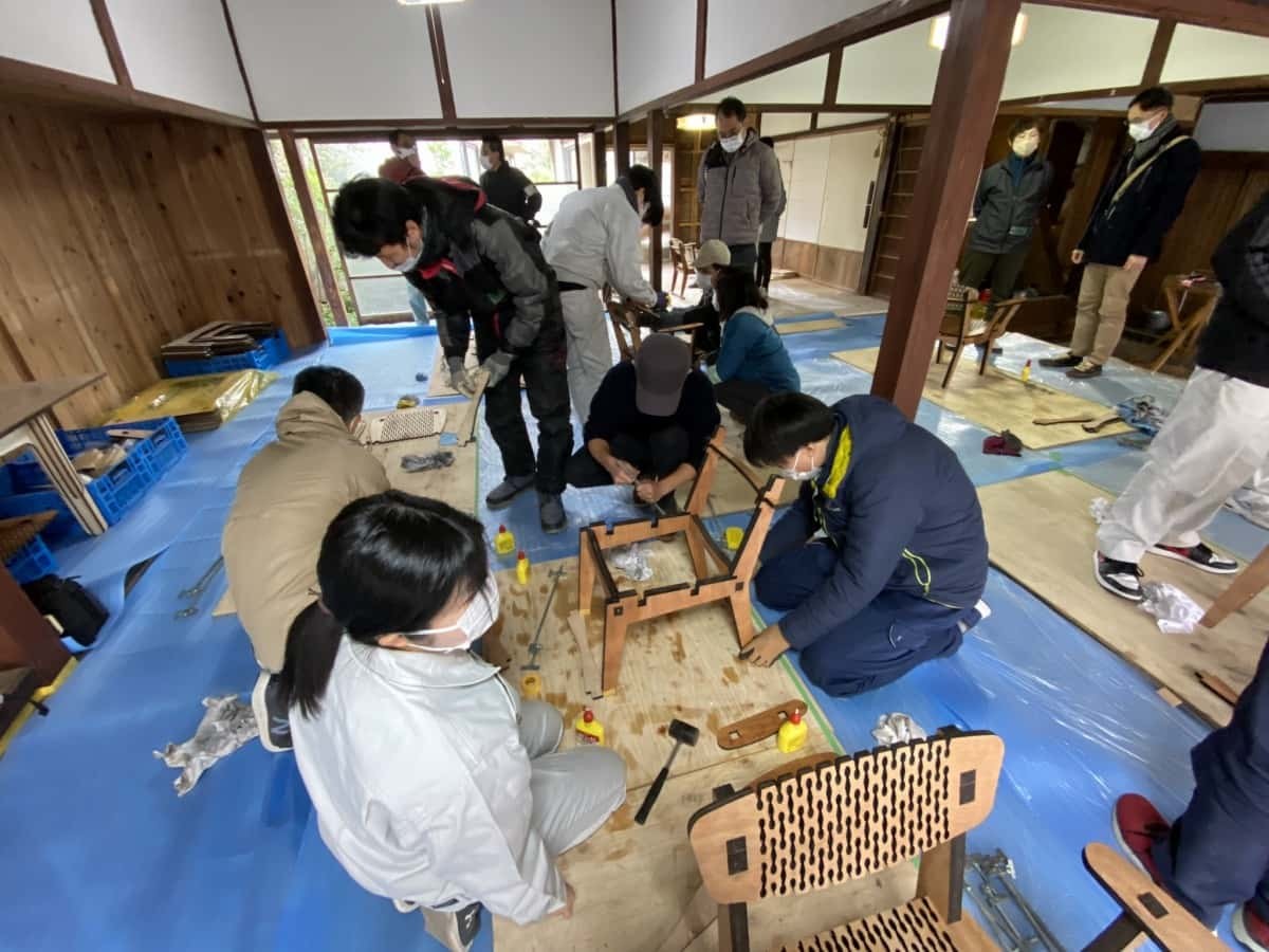 島根県江津市都野津町で開催された古民家カフェワークショップ「つのづリノベーション」の会場の様子