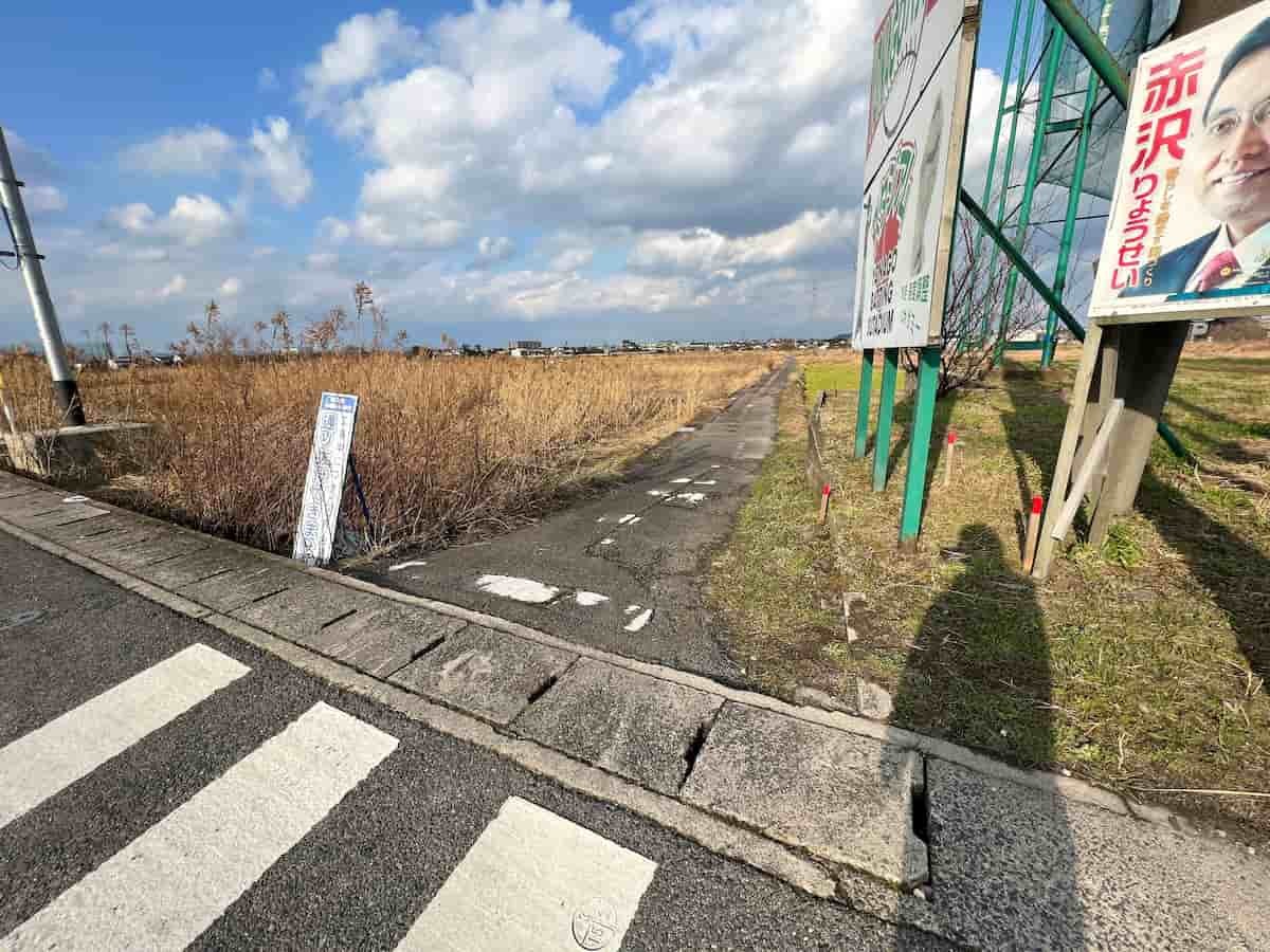 鳥取県米子市の外浜産業道路にある短い横断歩道