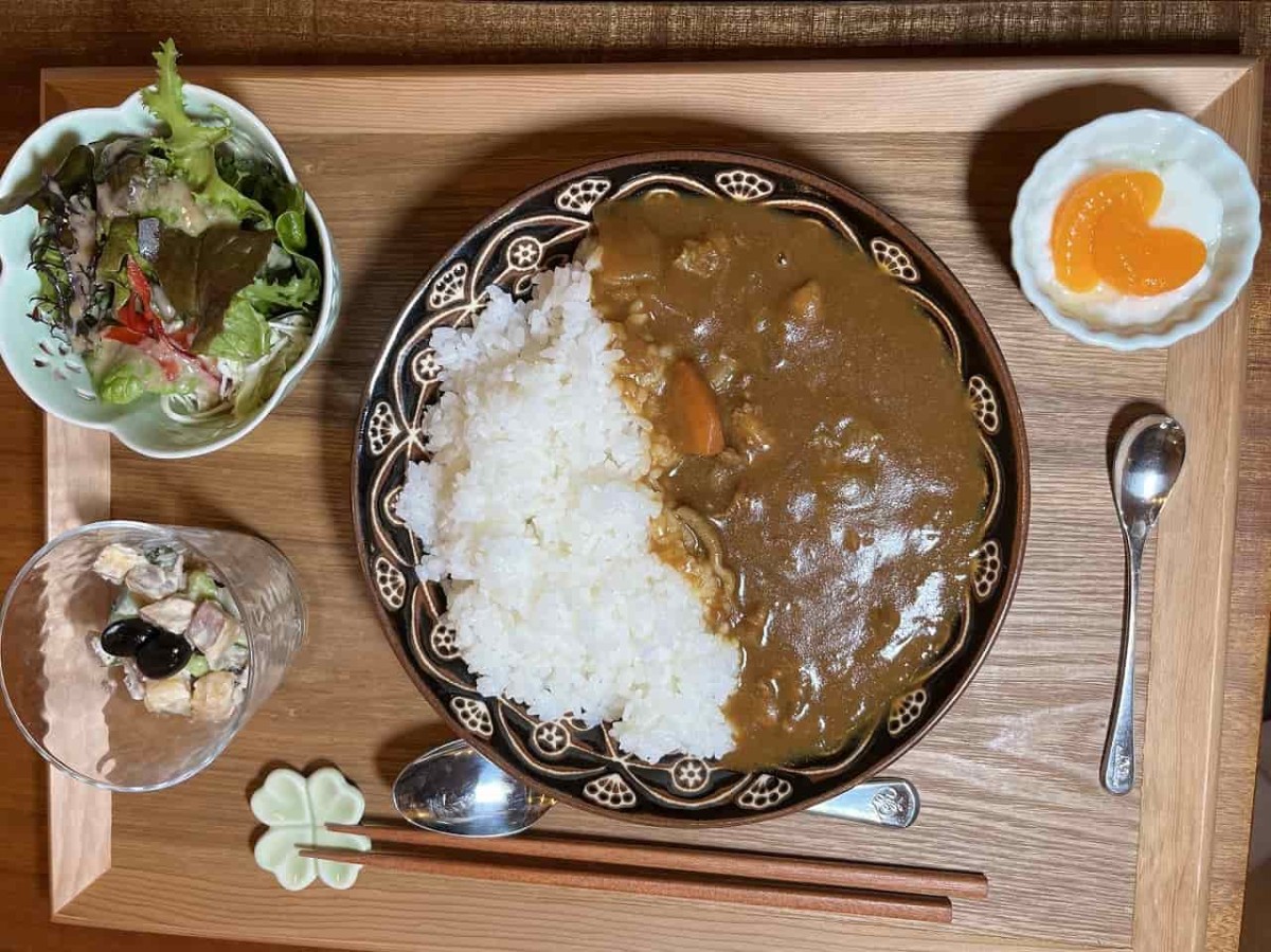 島根県出雲市平田町にある『笑がお食堂にこに』のカレー