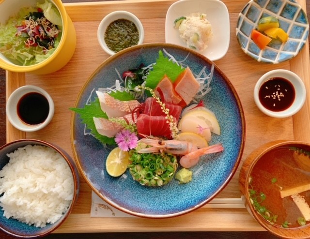 鳥取県岩美町にオープンした『海ごはん×カフェContinuar（コンティノアール）』のメニュー