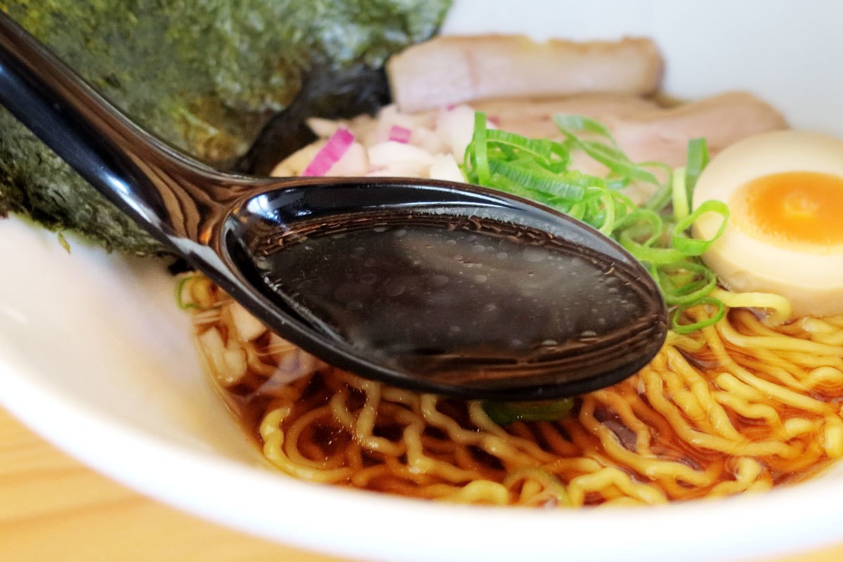 島根県大田市・温泉津温泉にあるラーメン店『けんちゃん拉麺』の「石見ポーク醤油らあめん」