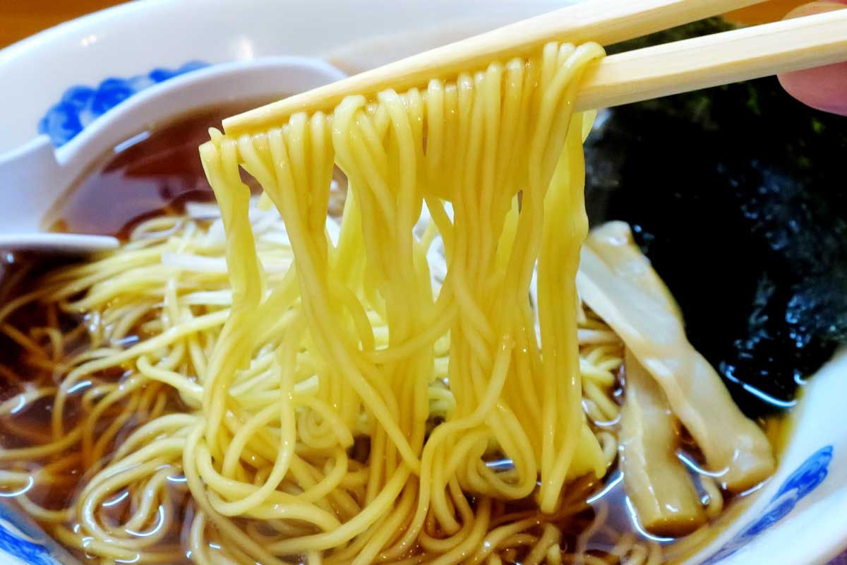 島根県江津市のカフェバー『花鳥風月』の「煮干し醤油ラーメン」