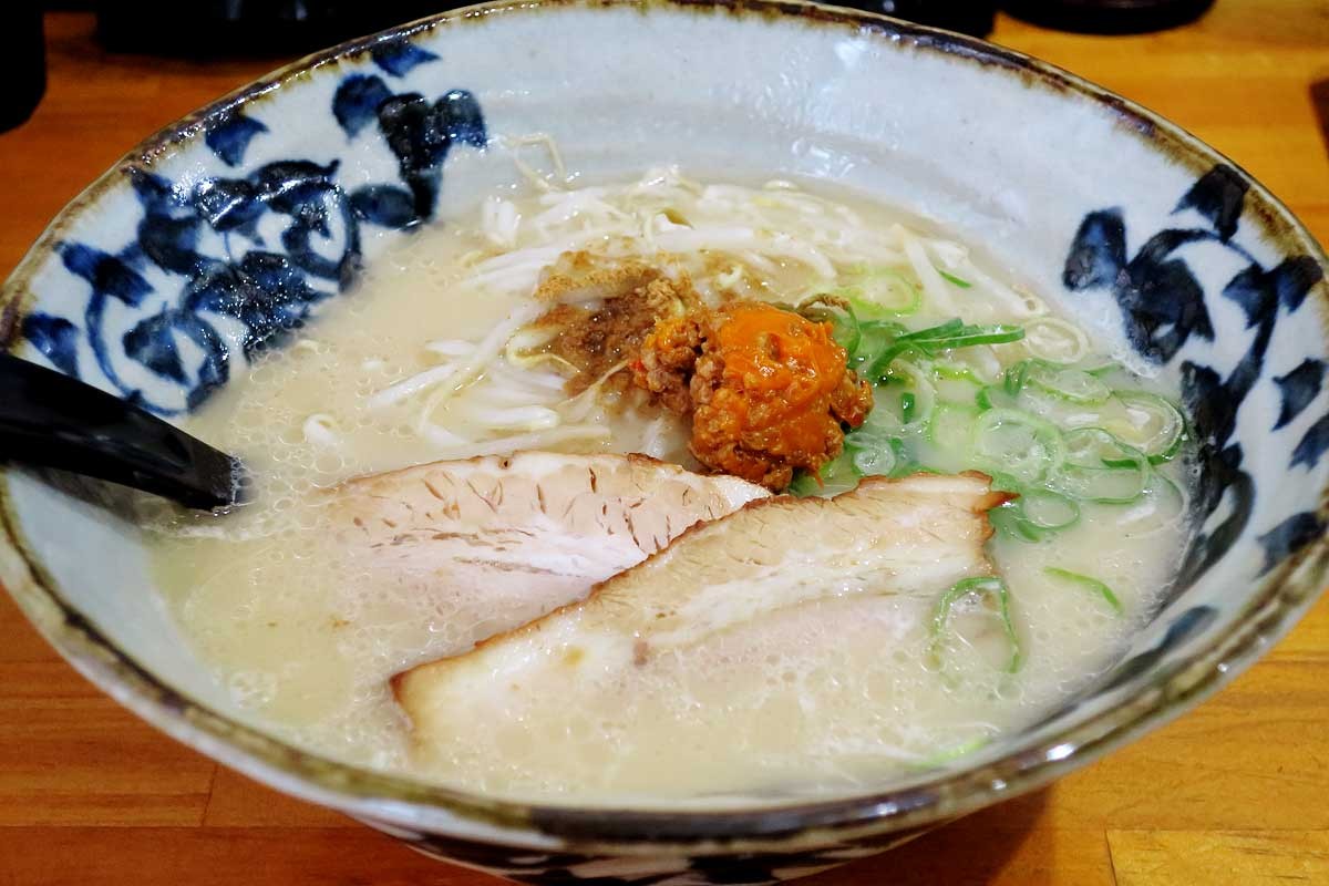 松江市北堀町の人気ラーメン店『麪家 ひばり』のラーメン