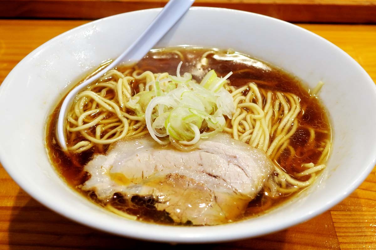 鳥取県日吉津村にある『ラーメン鈴蘭』の「しょうゆラーメン ネオ」