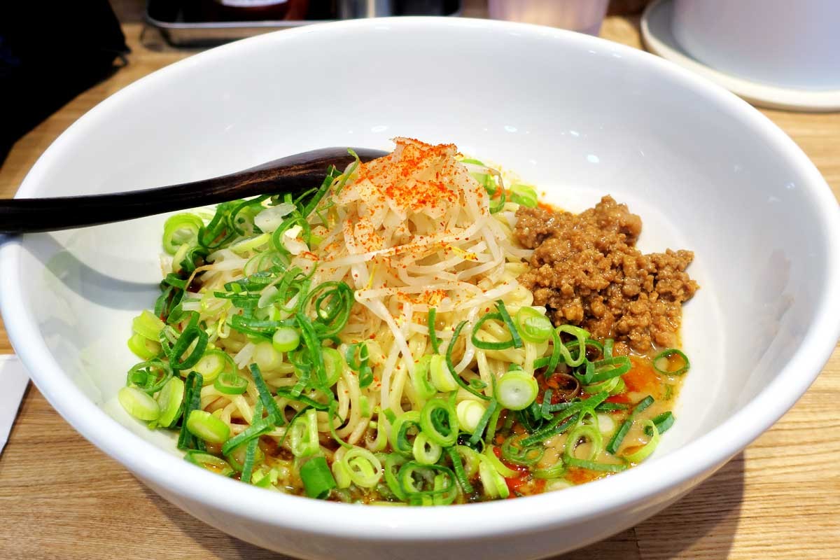 鳥取市の人気ラーメン店『めんや ふうたろう』の「大山小麦の汁なし担々麺」