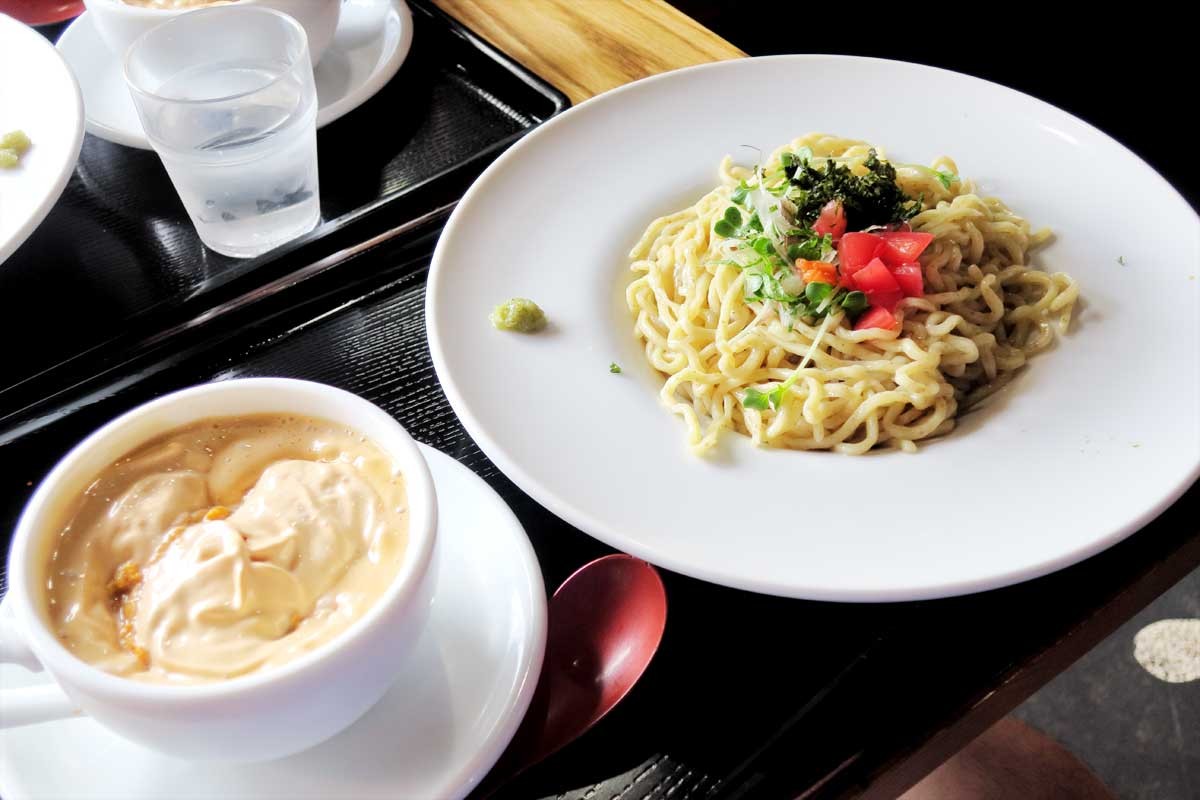 島根県出雲市の人気ラーメン店『かみあり製麺』の限定メニュー「泡沫雲丹つけ麺」