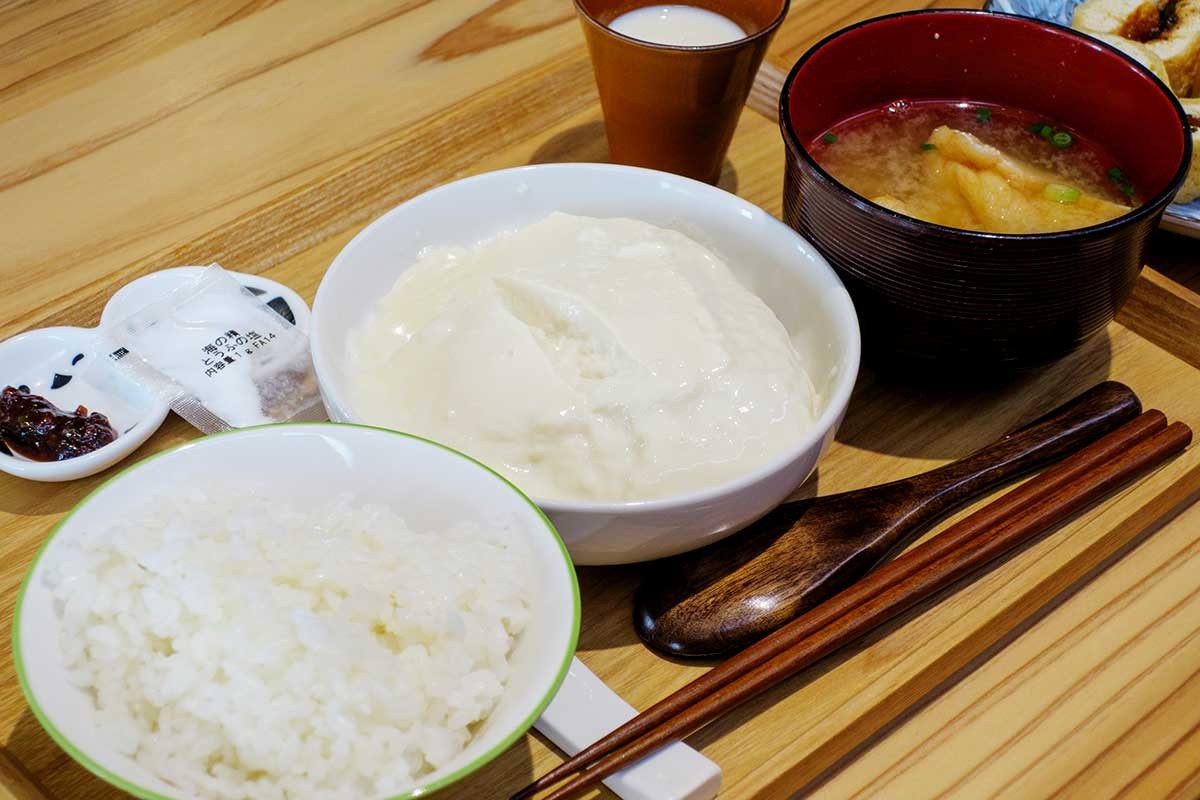 出雲市平田町『だいず村』の「豆腐セット」