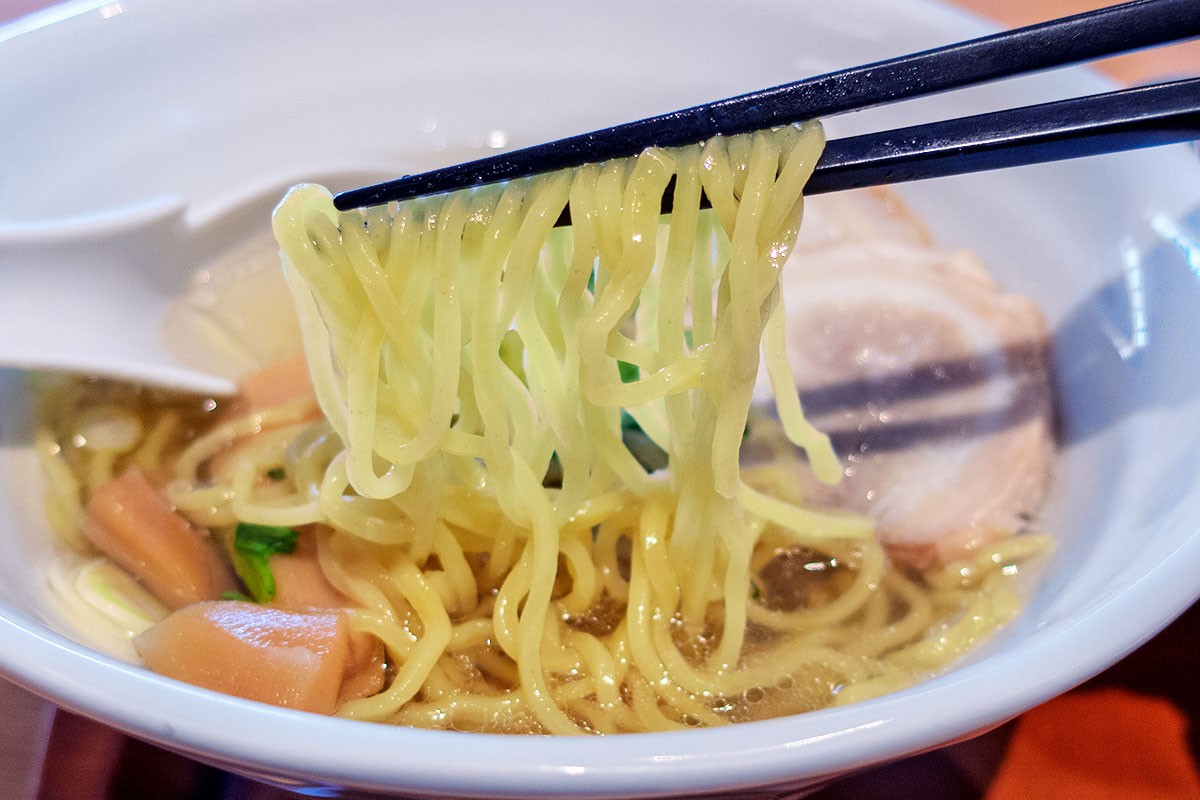 島根県安来市のカフェ『アルテピアカフェ』の牛骨ラーメン