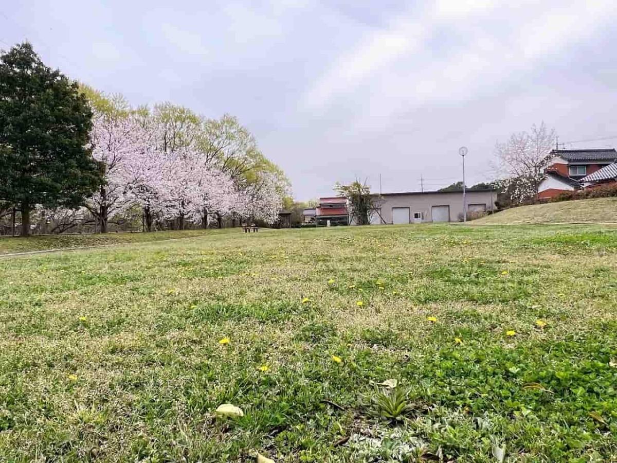 鳥取県境港市にある『余子駅前公園』の様子