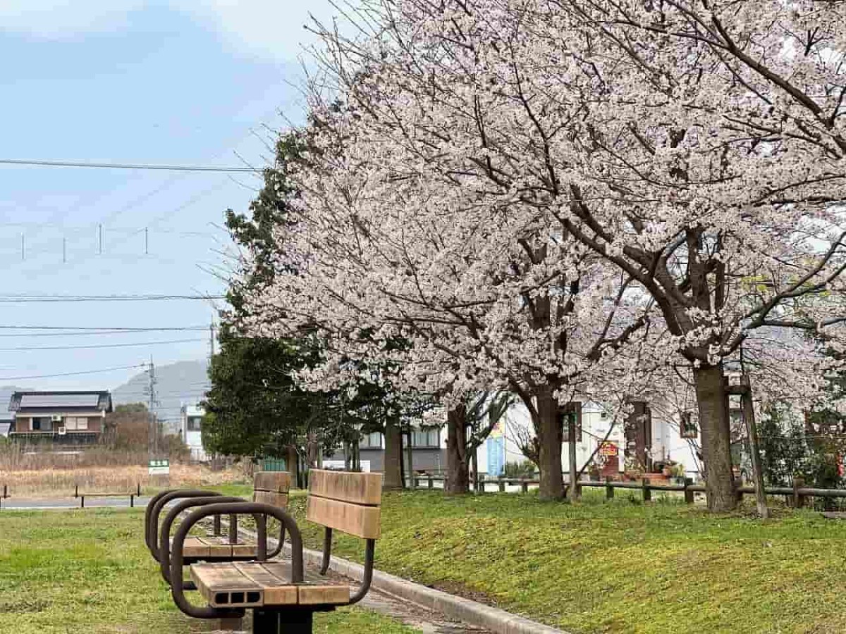 鳥取県境港市にある『余子駅前公園』の様子