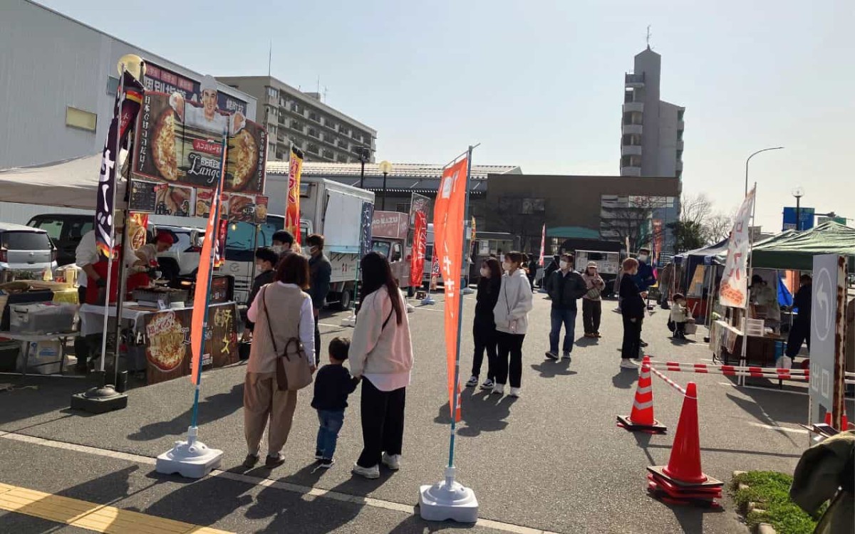 今井書店グループが主催するイベント「ほんやさんマルシェ」の開催時の様子