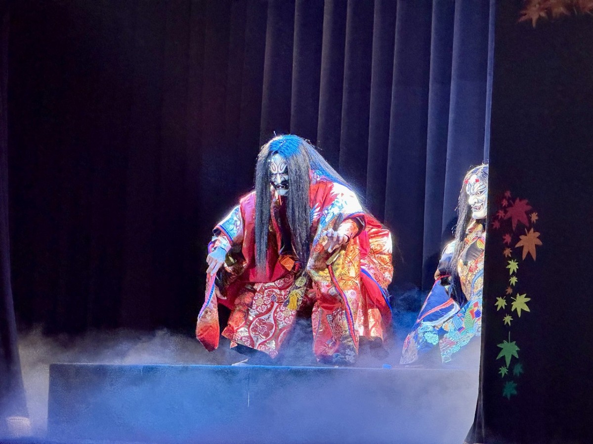 島根県出雲市佐田町で石見神楽公演を行う「高津神楽社中」