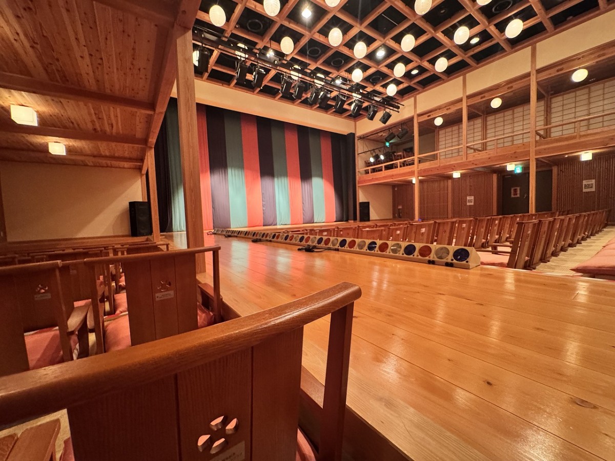 島根県安来市にある『安来節演芸館』の寄席