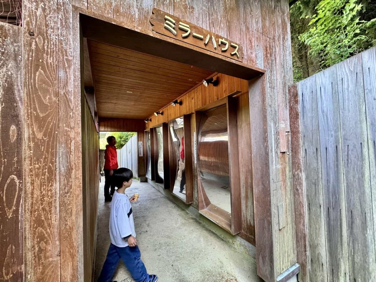島根県益田市にある巨大迷路『ランズボローメイズ匹見』にあるミステリーハウス