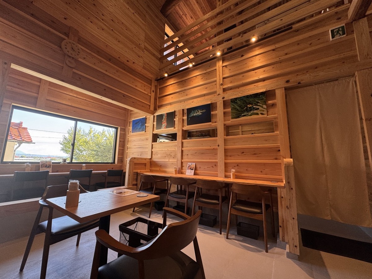 島根県出雲大社近くにある十割そば専門店『SOBA−cafe−いさと家』の店内の様子