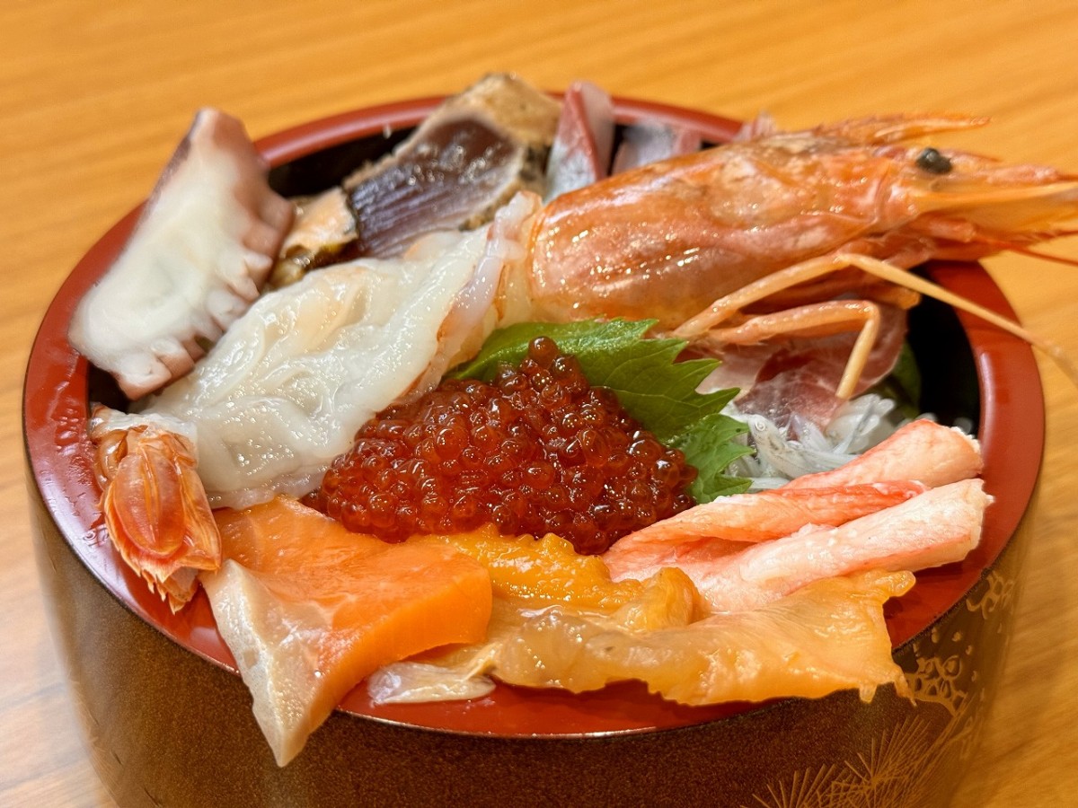 島根県出雲市にある寿司屋『天神寿司』の海鮮丼