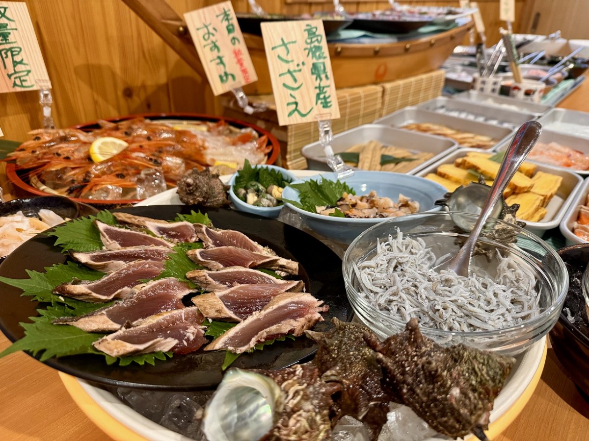 島根県出雲市にある寿司屋『天神寿司』の「海鮮丼ランチバイキング」