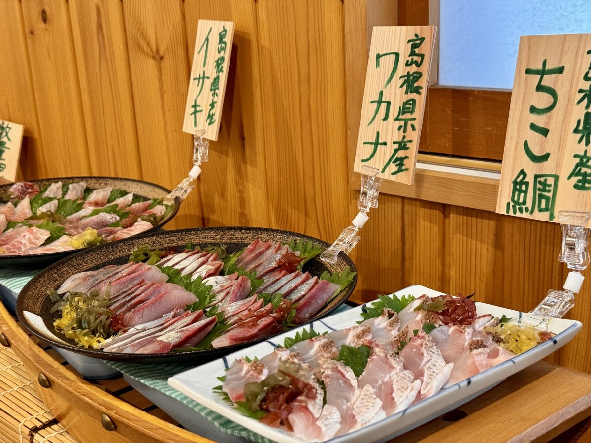 島根県出雲市にある寿司屋『天神寿司』の「海鮮丼ランチバイキング」