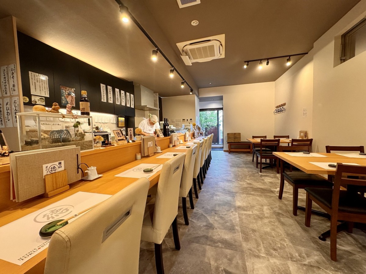 島根県松江市東本町に移転オープンした寿司処『松江鮨 徳さん』の店内