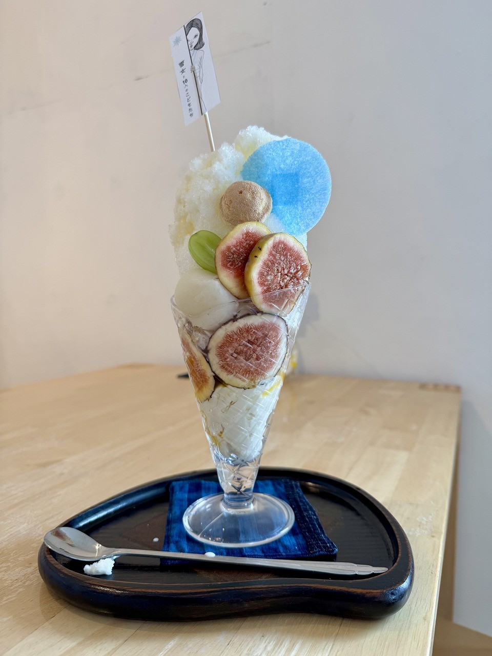 島根県安来市にあるカフェ『サムライの昼寝』のパフェ