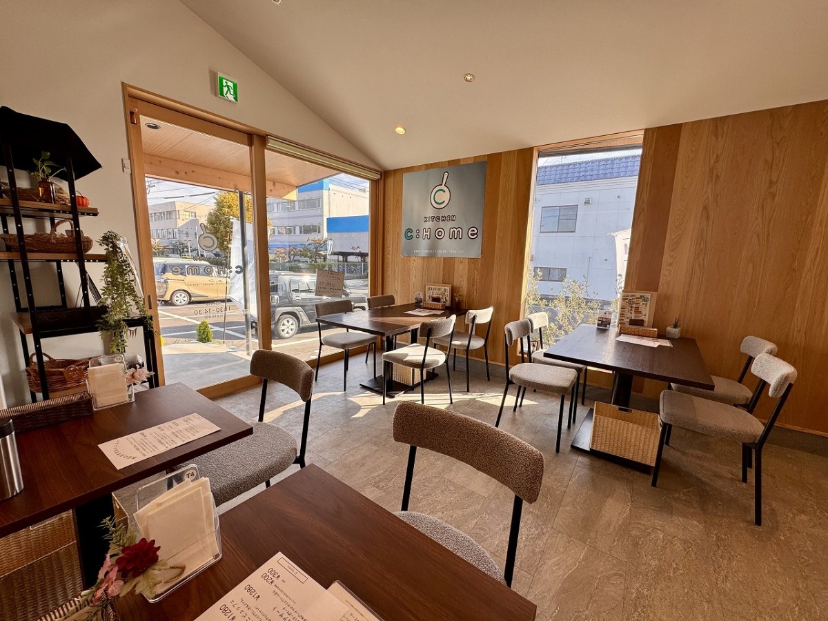 島根県松江市西津田にあるカフェ『KITCHEN C:Home (シーホーム)』の店内