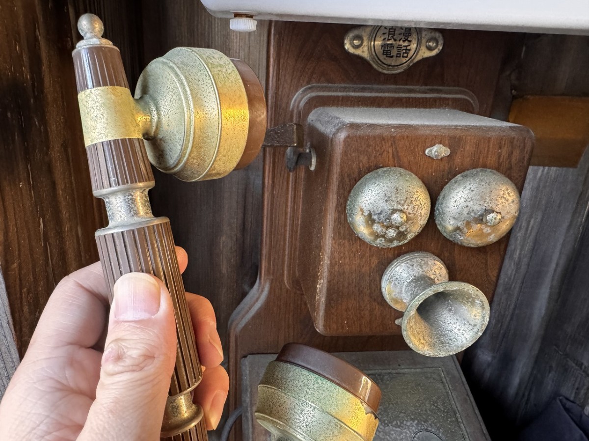 鳥取県倉吉市「白壁土蔵群」で見つけたレトロな電話