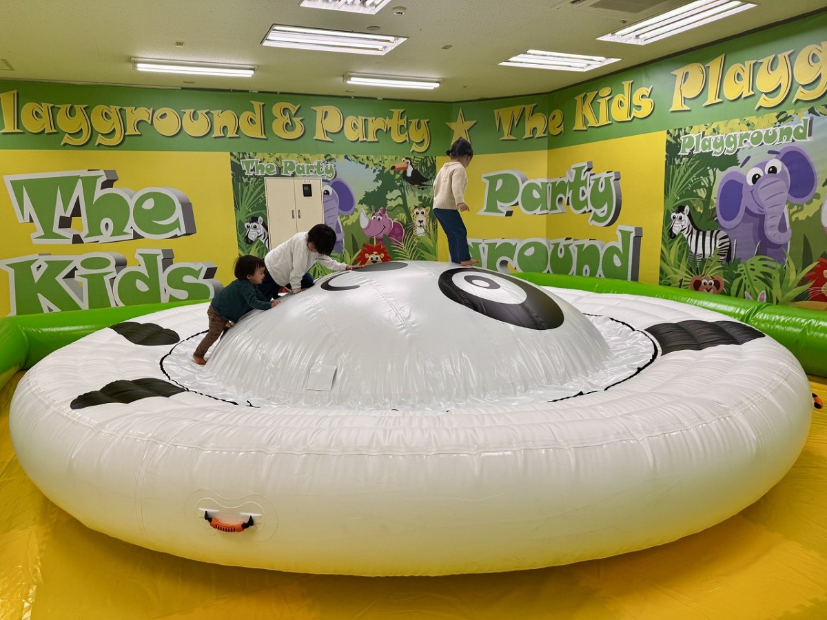 島根県出雲市にある室内遊び場『ザ・キッズ』の様子